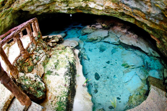 オゴトンケーブリゾートの洞窟
