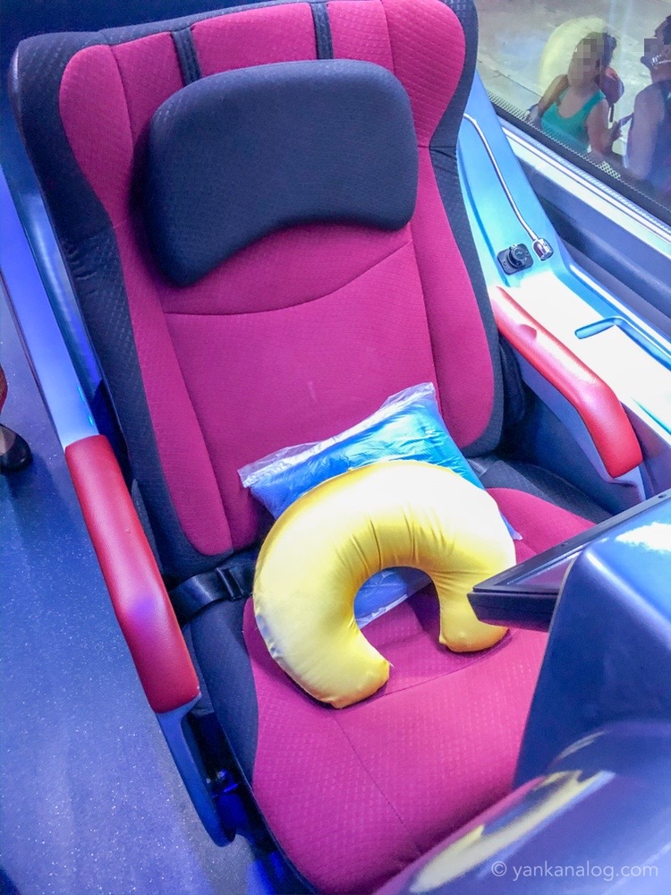 チェンマイ行きソンバットツアーのバス座席2